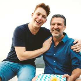 Papa avec son fils ado